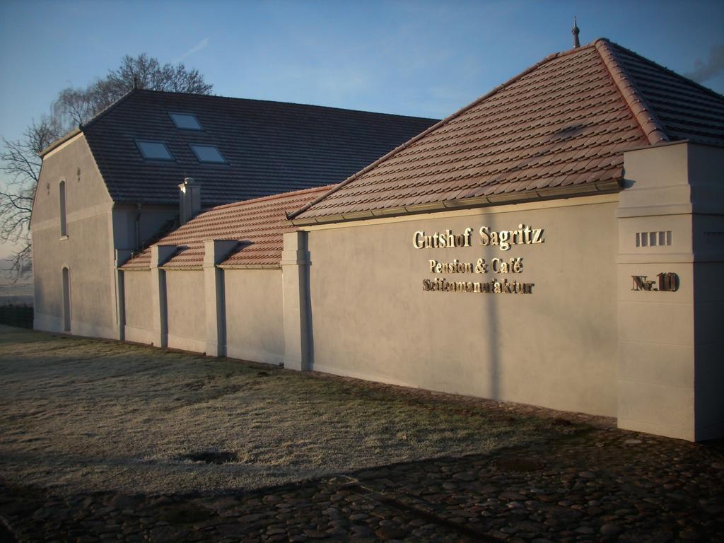 Hotel Gutshof Sagritz à Golßen Extérieur photo